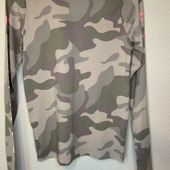 Hollister Long Sleeve Small Camo Shirt Excellent Condition Pink Lettering - Picture 6 of 12